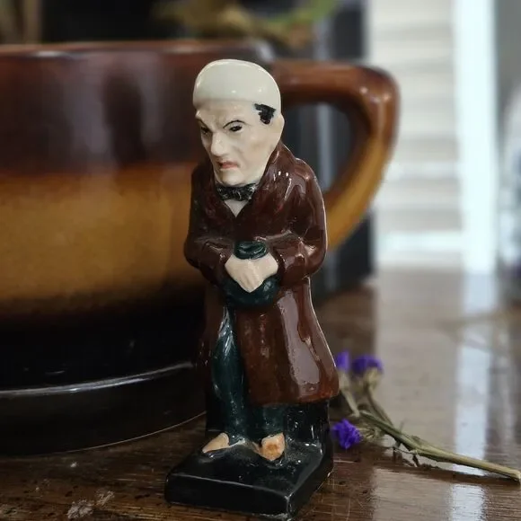 Vtg Scrooge Royal Doulton ManFigurine Charles Dickens A Christmas Carol 3D Decor - Picture 1 of 12